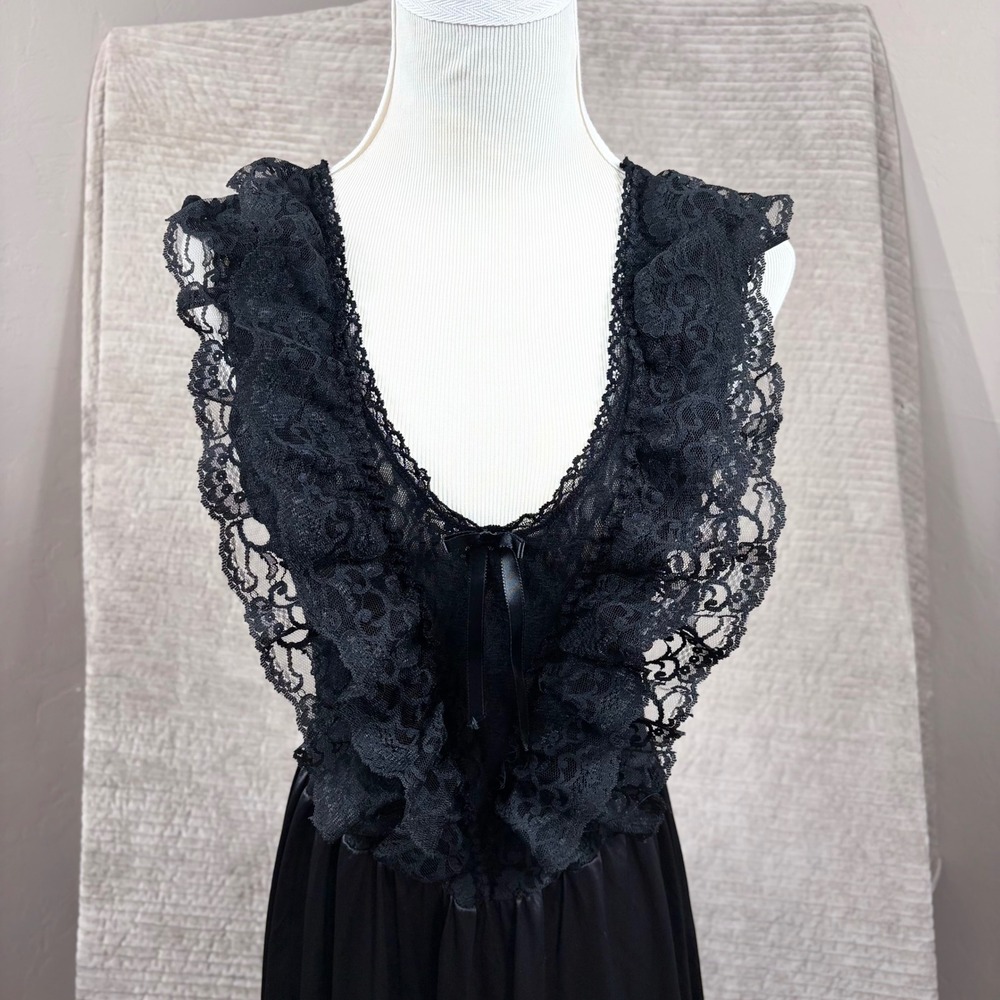 Vandemere Vintage Black Lace Ruffle Satin Nightgown Medium USA Loungewear